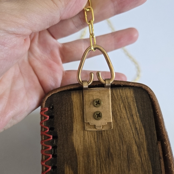 Custom/handmade full grain leather wood crossbody purse golden chain strap - Picture 3 of 14